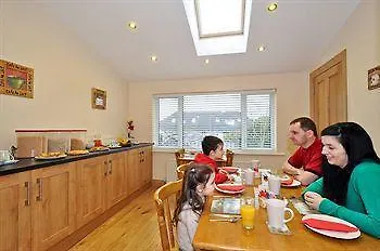 Amber Lodge Budget Accommodation Guest house 3*